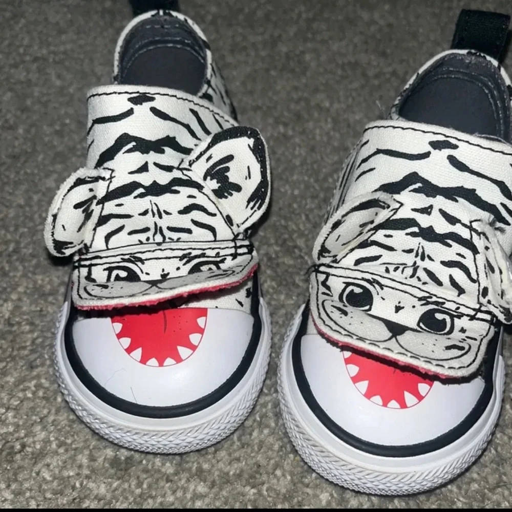 Toddler White tiger converse